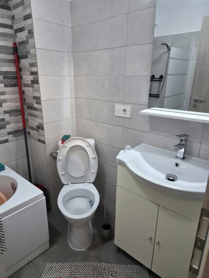 Apartament semidecomandat în Valea Adâncă