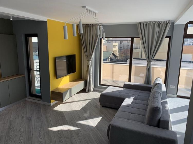 Apartament cu 3 camere decomandat în Central