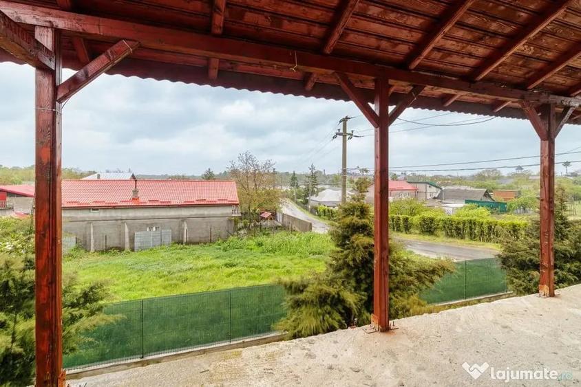 Casă cu 7 camere cu Teren 2000 Mp în Periș