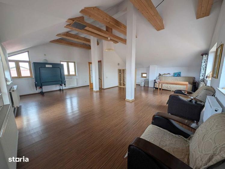Casă cu 4 camere cu Teren 240 Mp în Central