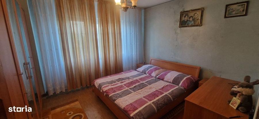 Apartament cu 3 camere decomandat în 1 Mai