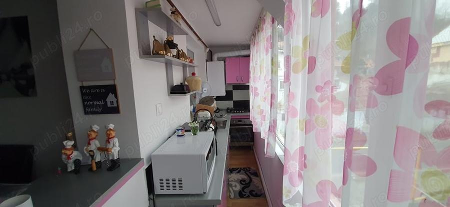 Apartament cu 4 camere decomandat în Central