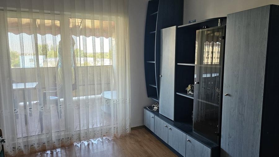 Apartament cu 4 camere semidecomandat în Nord