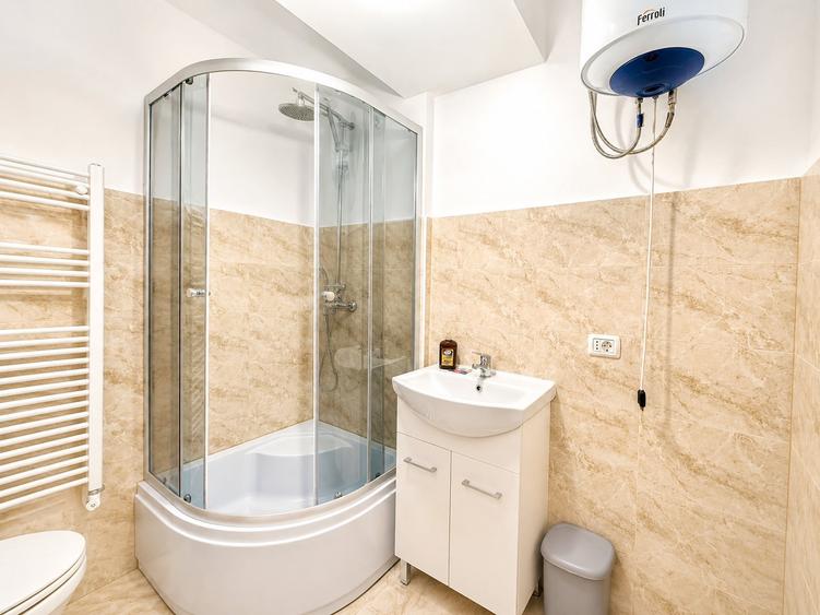 Apartament cu 3 camere semidecomandat în Mărăței