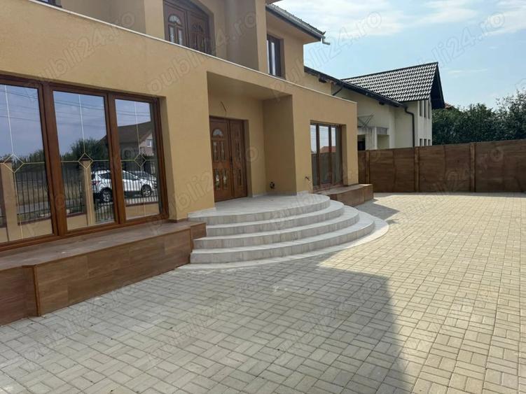 Casă cu 5 camere cu Teren 788 Mp în Parța