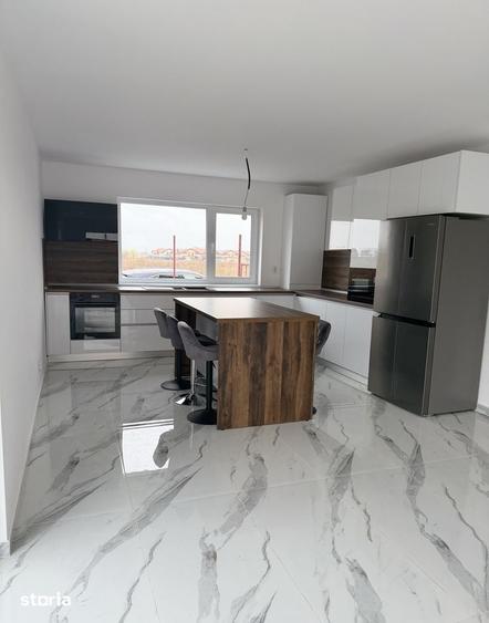 Casă cu 3 camere cu Teren 500 Mp în Central