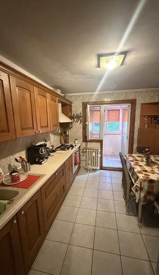 Apartament cu 4 camere semidecomandat, mobilat în Drumul Taberei