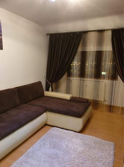 Garsonieră decomandată în Vest