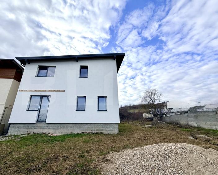 Duplex cu 4 camere cu Teren 250 Mp în Cetate