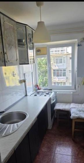 Apartament cu 2 camere semidecomandat în Km 4-5
