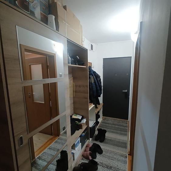 Apartament cu 2 camere decomandat, mobilat în Valea Aurie