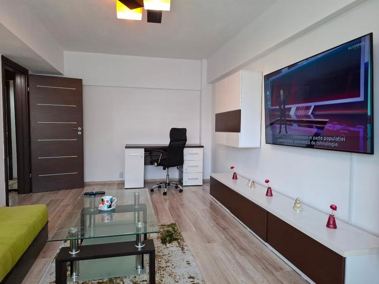 Apartament cu 3 camere decomandat în Calea București