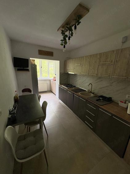 Apartament cu 3 camere decomandat în Răcădău