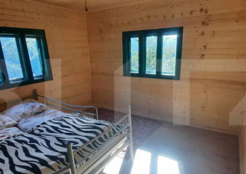 Casă cu 3 camere cu Teren 1000 Mp în Șugag