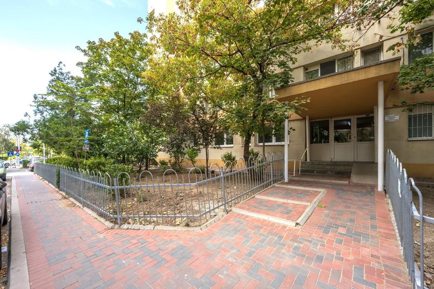 Apartament cu 3 camere semidecomandat în Titan