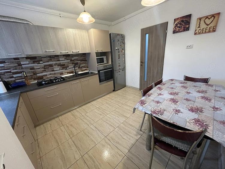 Apartament cu 5 camere decomandat în Central