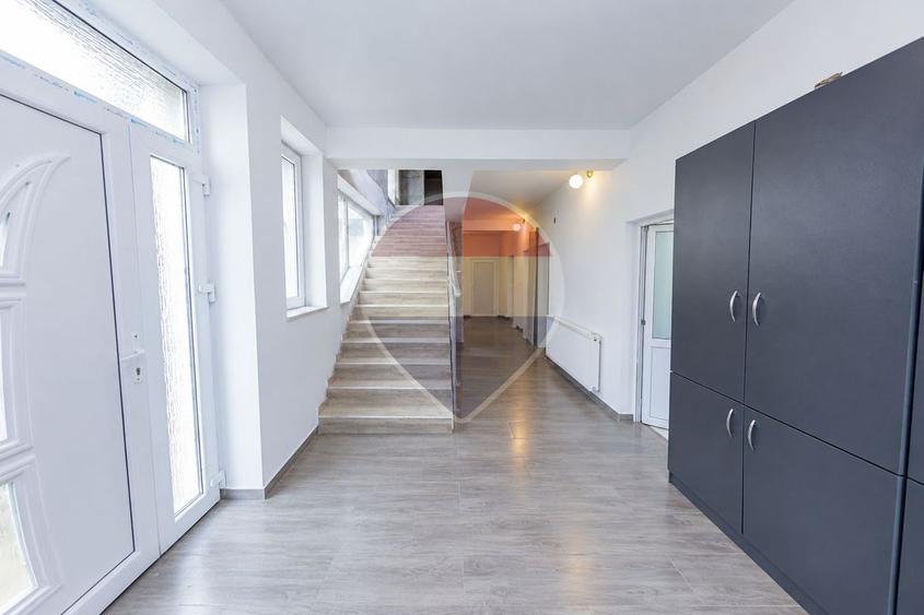 Casă individuală cu 6 camere cu Teren 328 Mp în Griviței