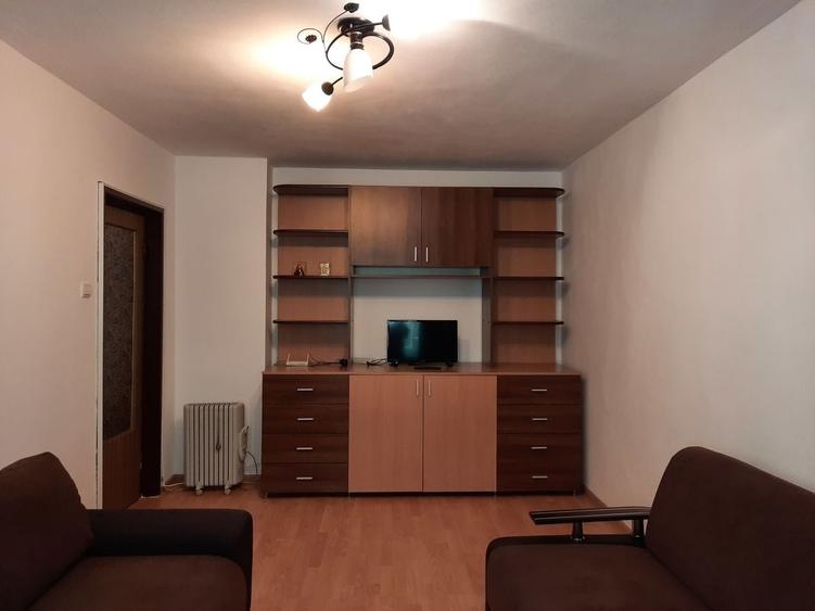 Garsonieră decomandată în Titan