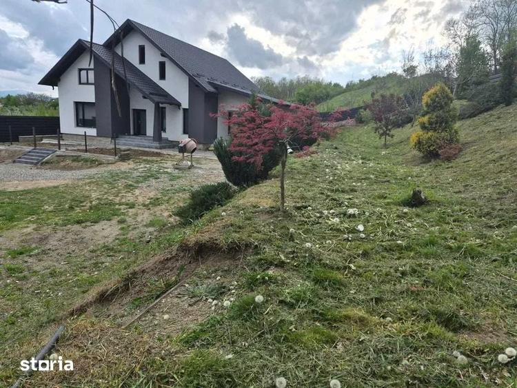 Casă cu 5 camere cu Teren 900 Mp în Central