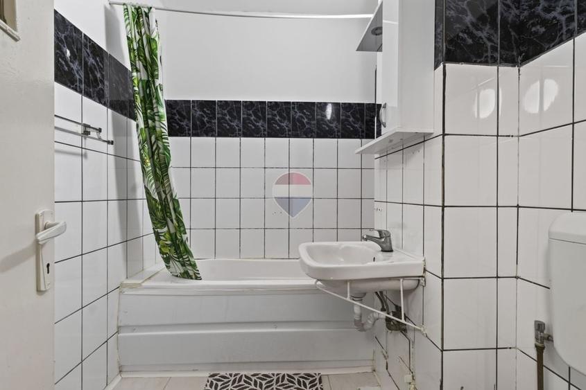Apartament cu 3 camere semidecomandat în Aurel Vlaicu
