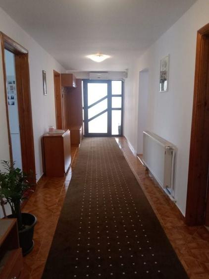Casă individuală cu 3 camere cu Canalizare în Central