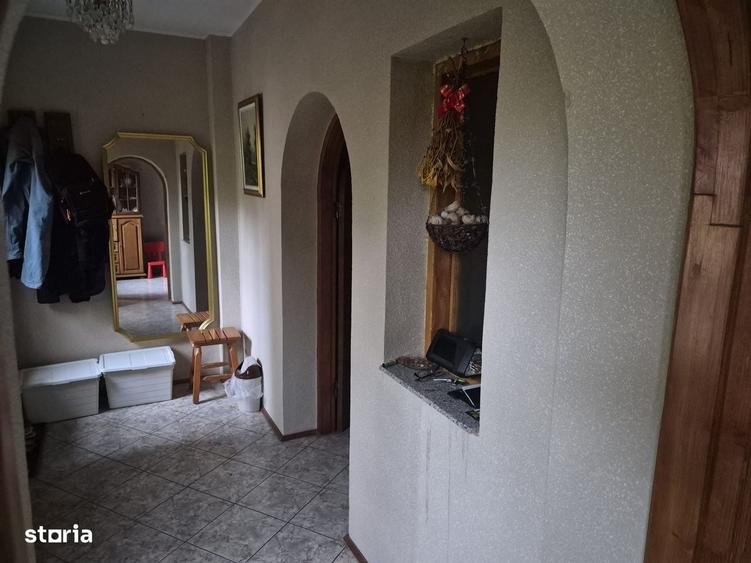 Casă cu 3 camere în Central