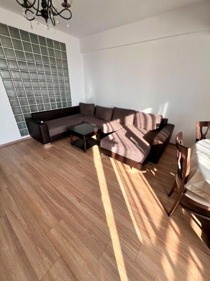 Apartament cu 3 camere decomandat în Vitan