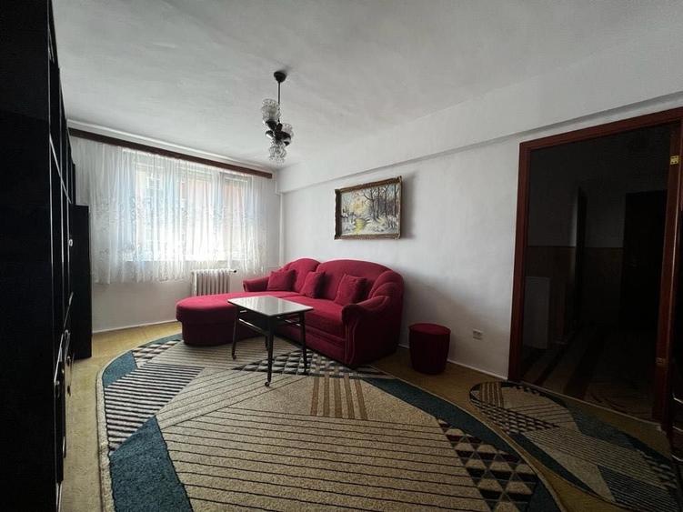 Apartament cu 3 camere decomandat în Rogerius