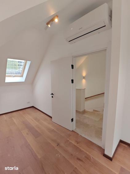 Casă cu 5 camere cu Teren 209 Mp în Tei