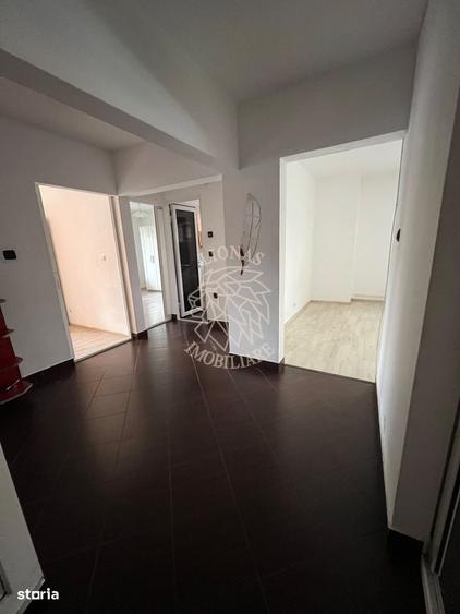 Apartament cu 3 camere decomandat în Central