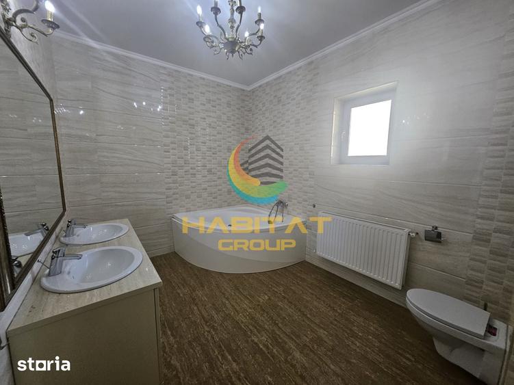 Casă cu 5 camere cu Teren 400 Mp în Central