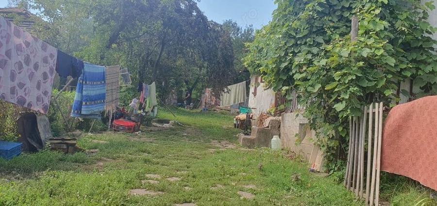 Teren de 4000 mp, în Izvoarele