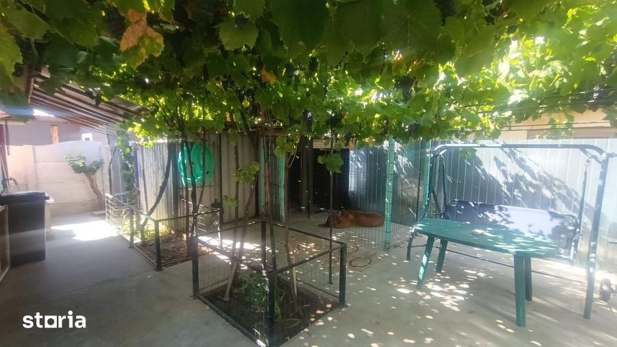 Casă cu 5 camere cu Teren 250 Mp în Cernele