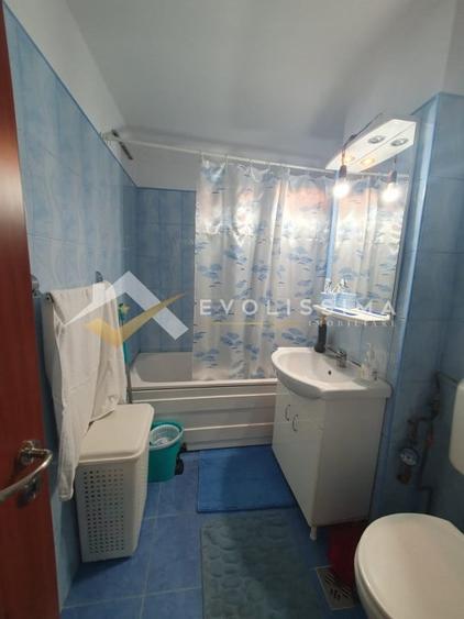 Apartament cu 3 camere decomandat, mobilat în Tractorul