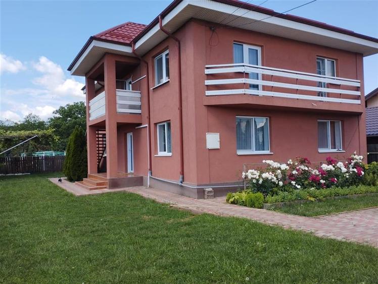 Casă individuală cu 9 camere cu Canalizare în 9 Mai