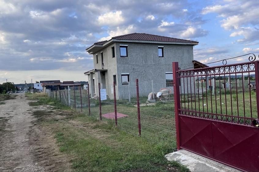 Casă cu 4 camere cu Teren 600 Mp în Central