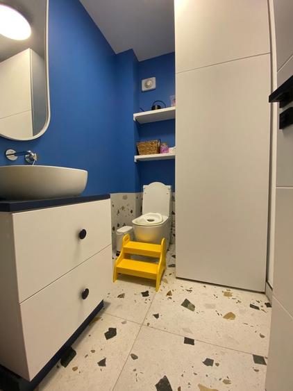 Apartament cu 4 camere decomandat, mobilat în Băneasa