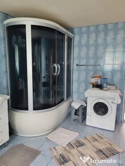 Casă cu 4 camere cu Teren 4800 Mp în Crețești