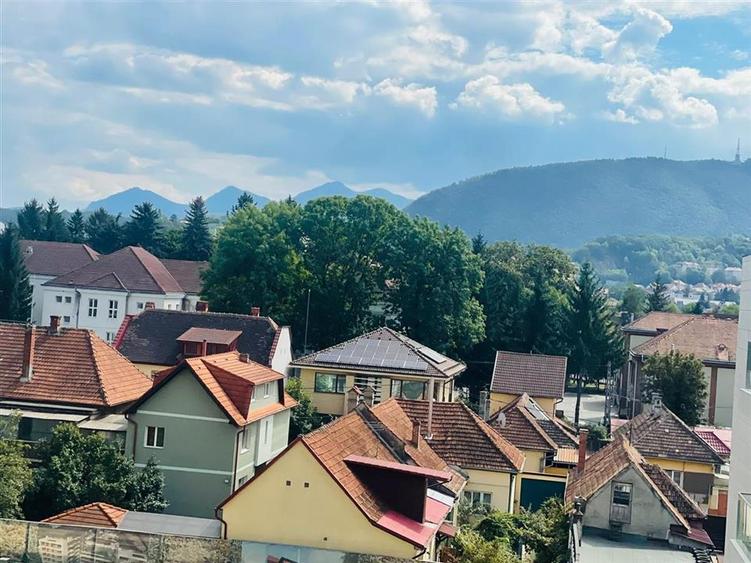 Garsonieră decomandată, mobilată în Blumăna