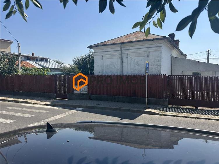 Casă individuală cu 3 camere cu Canalizare în Central