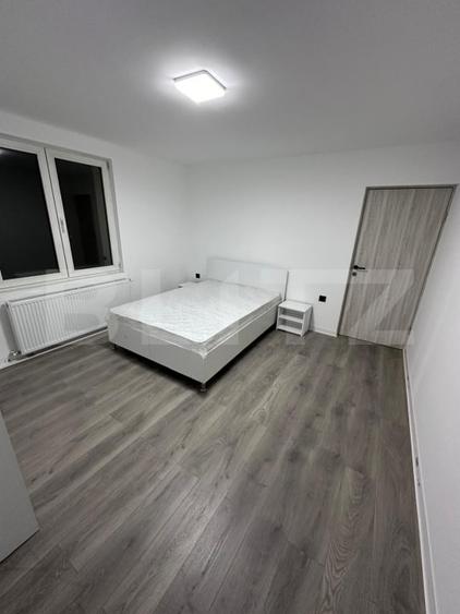 Apartament cu 4 camere decomandat, mobilat în Cornișa