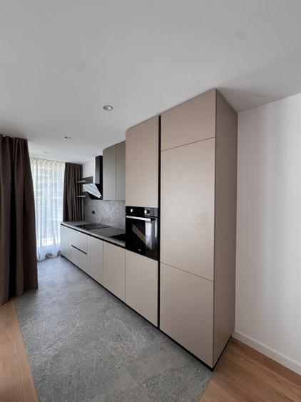 Apartament cu 4 camere semidecomandat, mobilat în Herăstrău