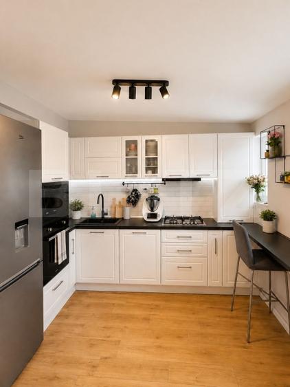 Apartament cu 3 camere semidecomandat, mobilat în Sânnicoară