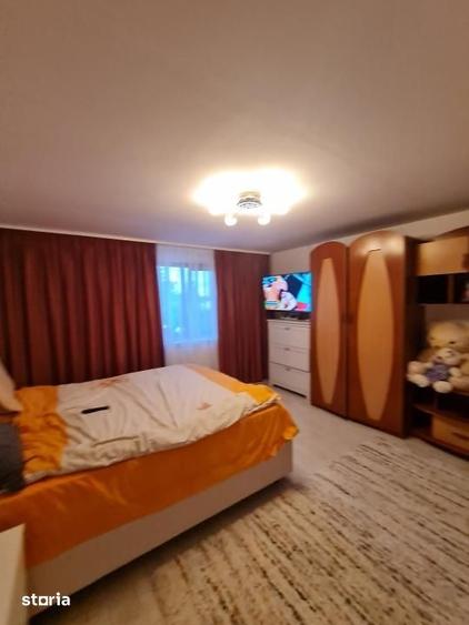 Casă cu 7 camere cu Teren 2000 Mp în Periș