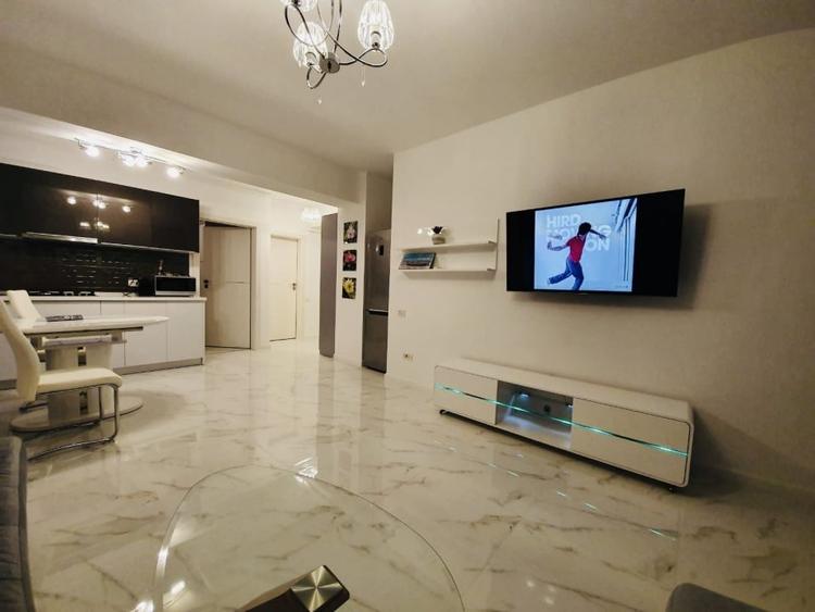 Apartament cu 2 camere semidecomandat, mobilat în Central