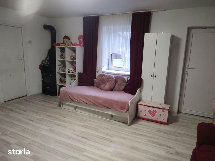 Casă cu 4 camere cu Canalizare în Central
