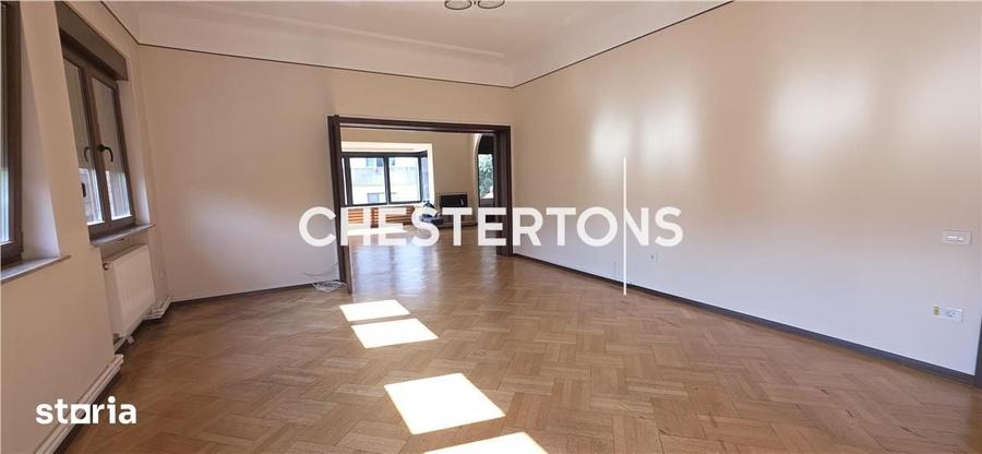 Apartament cu 5 camere decomandat în Dorobanți