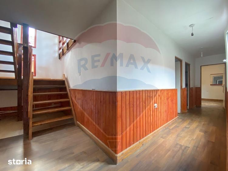 Casă cu 4 camere cu Teren 1063 Mp în Central