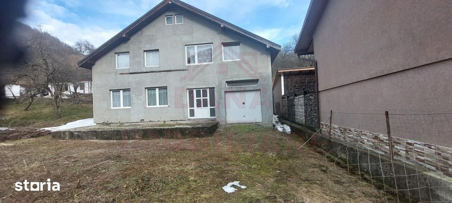 Casă cu 4 camere decomandat cu Teren 563 Mp în Rusca