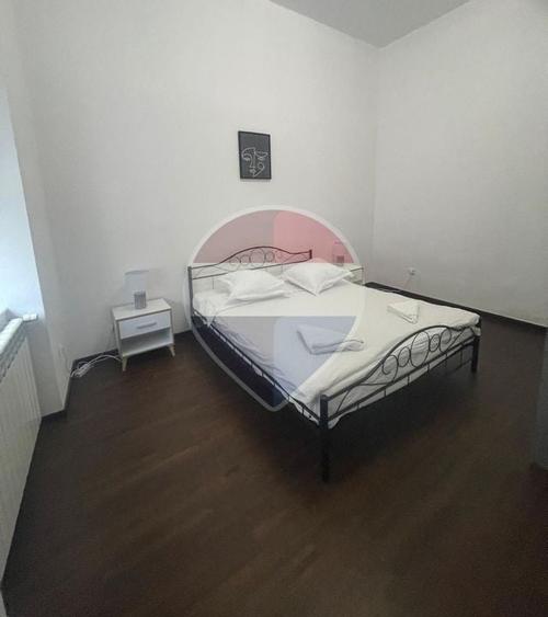 Apartament cu 4 camere semidecomandat în P-ța Unirii
